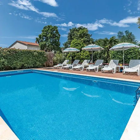 1 Bedroom Beautiful In *